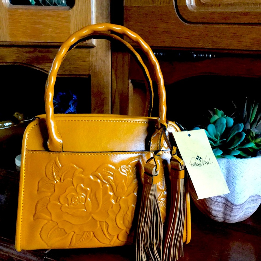 Brand new leather Patricia Nash purse -beautiful golden color 🤩
